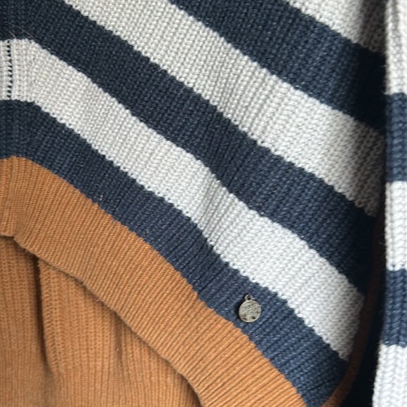 Bias hi low V neck sweater by Twik - Picture 2 of 6